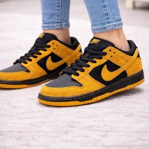 DUNK LOW PRO SB GOLD & BLACK